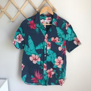 Men’s button up Hawaiian floral short sleeve shirt